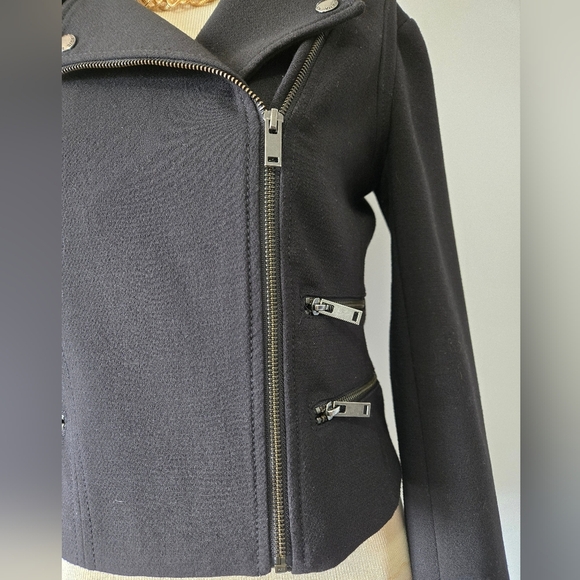 BANANA REPUBLIC Black Cropped Jacket With Asymmetrical Zip And Zipper Details. 2 - Picture 3 of 15